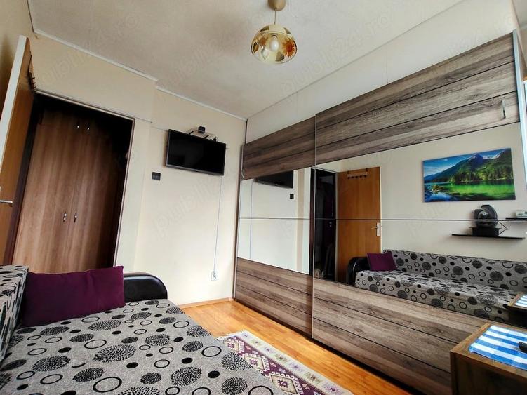 Apartament cu 3 camere semidecomandat în Florilor