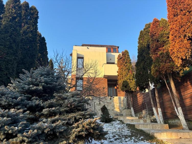 Casă individuală cu 4 camere cu Canalizare în Păcurari