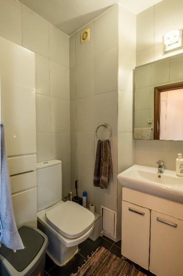 Apartament cu 3 camere semidecomandat în Unirii
