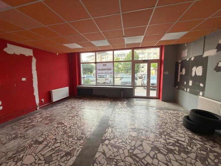 Spațiu comercial, de 74 mp, în Micro 20