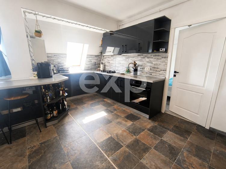 Apartament cu 2 camere semidecomandat, mobilat în Florești