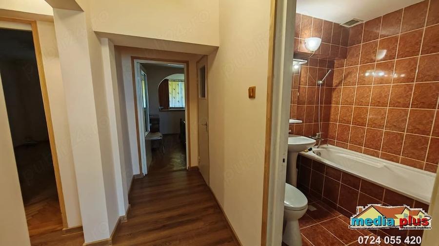Apartament cu 3 camere decomandat în Central