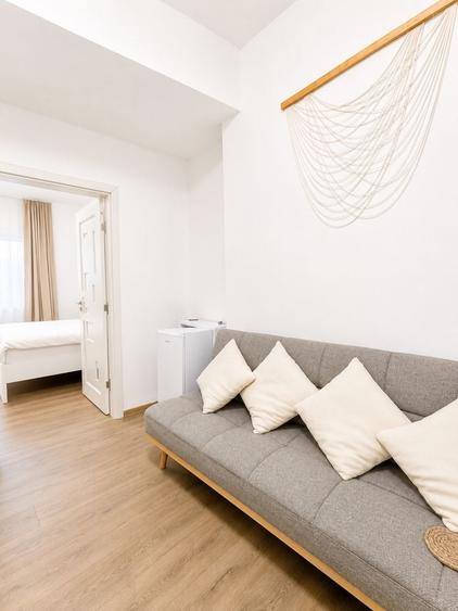 Apartament cu 2 camere semidecomandat în Victoriei