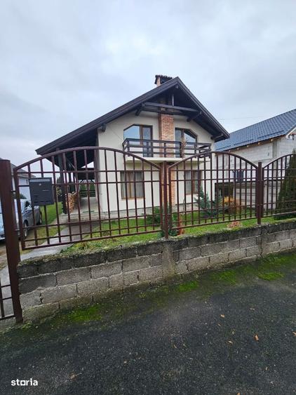 Casă cu 4 camere în Criș