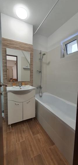 Apartament cu 3 camere decomandat în Colentina