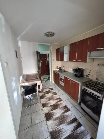 Închiriez ap 2 camere. - 9