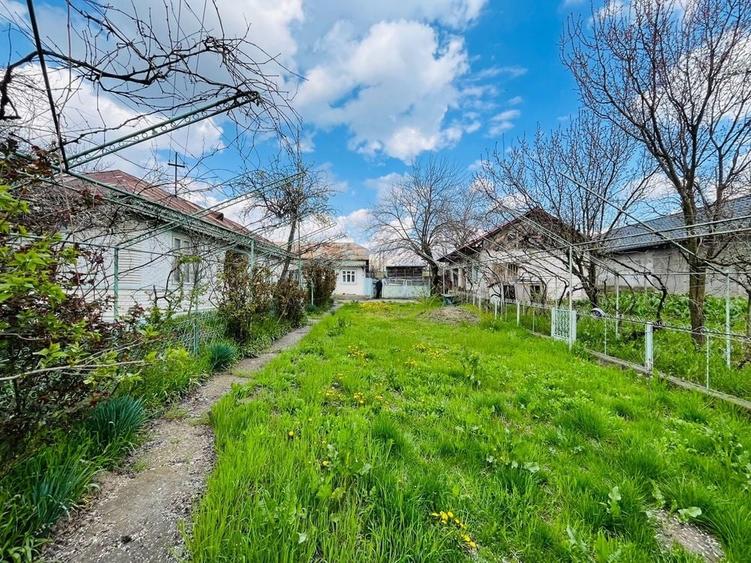 Casă cu 4 camere în Barcea