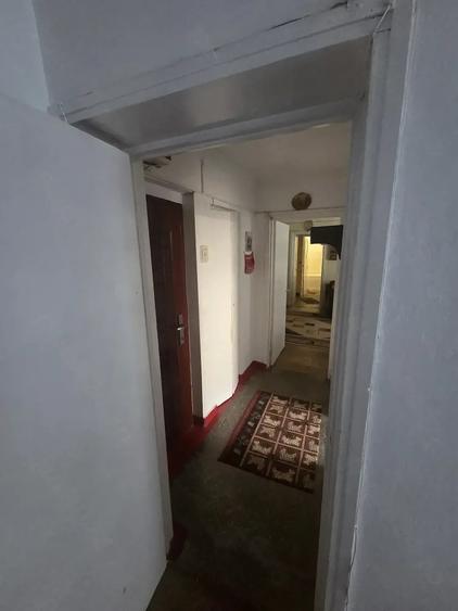 Apartament cu 3 camere semidecomandat, mobilat în Central
