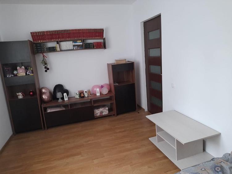 Apartament cu 2 camere decomandat în Precista