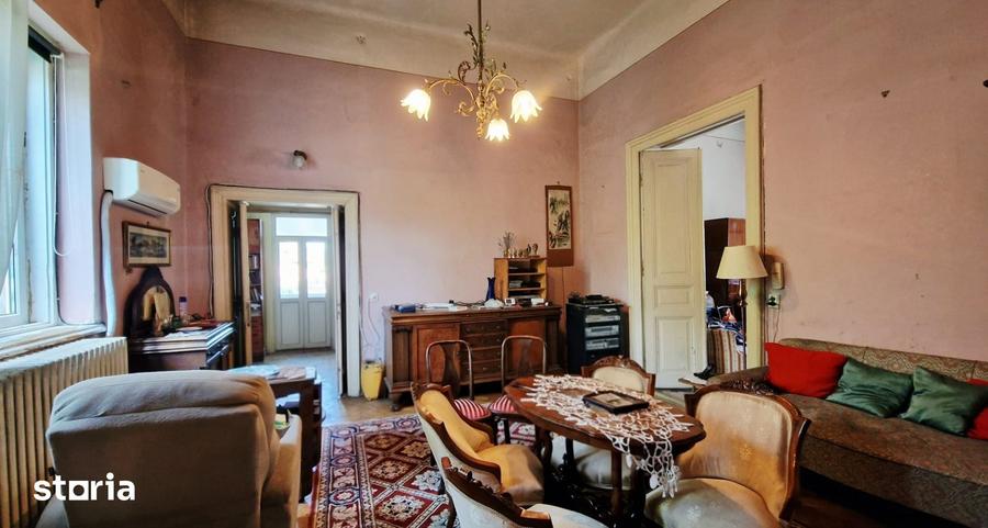 Apartament cu 5 camere în Victoriei