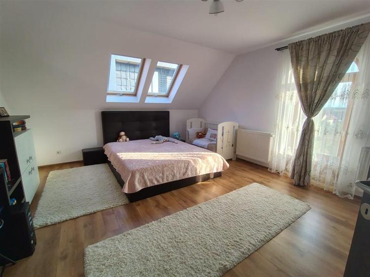 Casă individuală cu 7 camere cu Teren 800 Mp în Sfântu Ilie