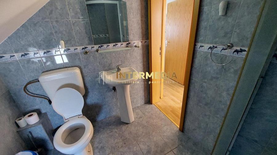 Apartament cu 3 camere decomandat, mobilat în Cetate