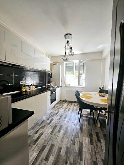 Apartament cu 2 camere decomandat, mobilat în Central