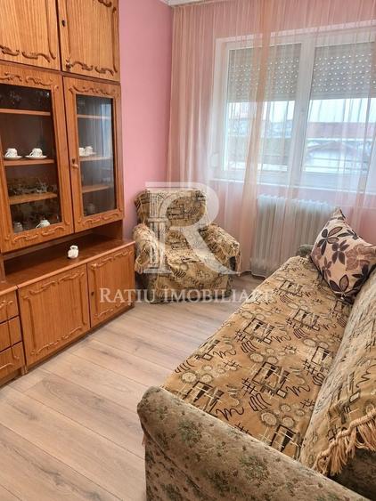 Apartament cu 3 camere semidecomandat, mobilat în Central