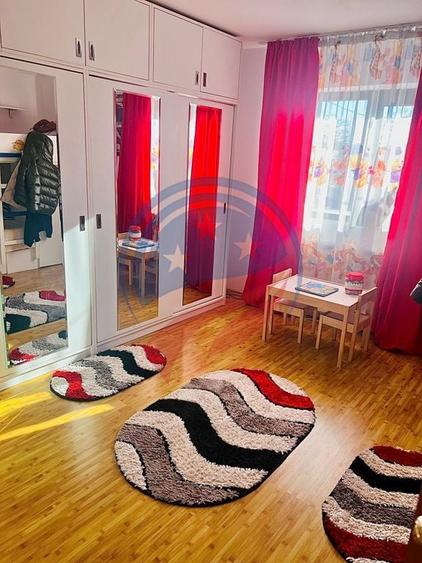 Apartament cu 3 camere decomandat în Craiovița Nouă