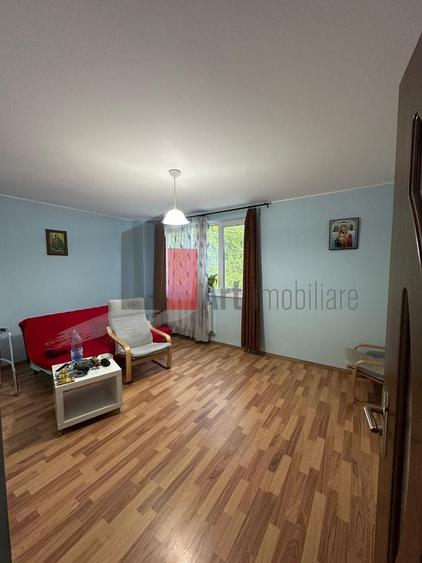 Apartament cu 3 camere decomandat în Drumul Taberei