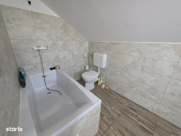 Casă cu 4 camere în Vidra