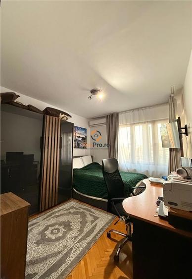 Casă cu 9 camere cu Teren 300 Mp în Lunei