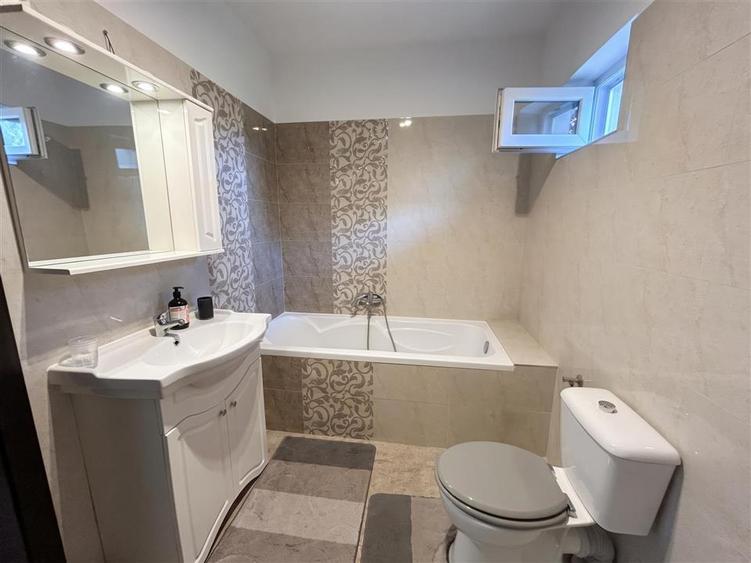 Casă cu 3 camere cu Canalizare în Moara