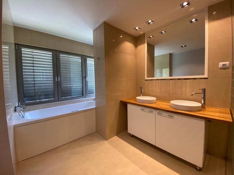 Apartament cu 4 camere în Băneasa