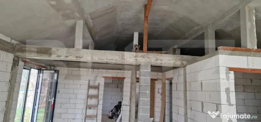 Casă cu 3 camere cu Teren 2712 Mp în Central