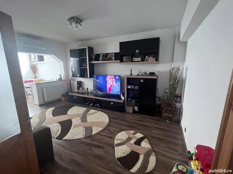 Apartament cu 3 camere decomandat în Central
