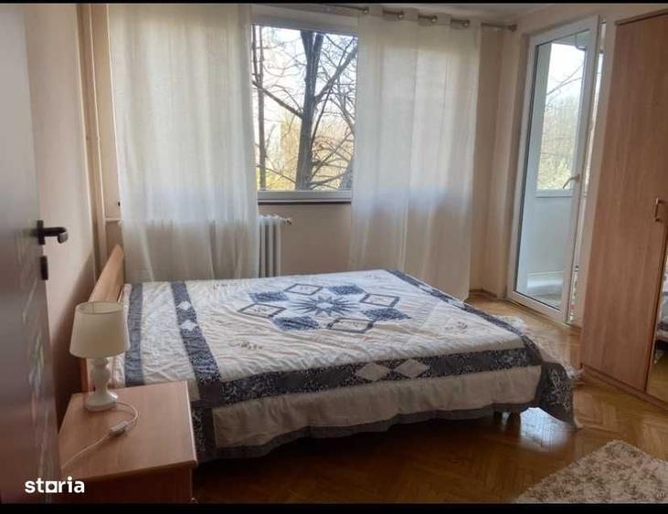 Apartament cu 3 camere semidecomandat în Baba Novac