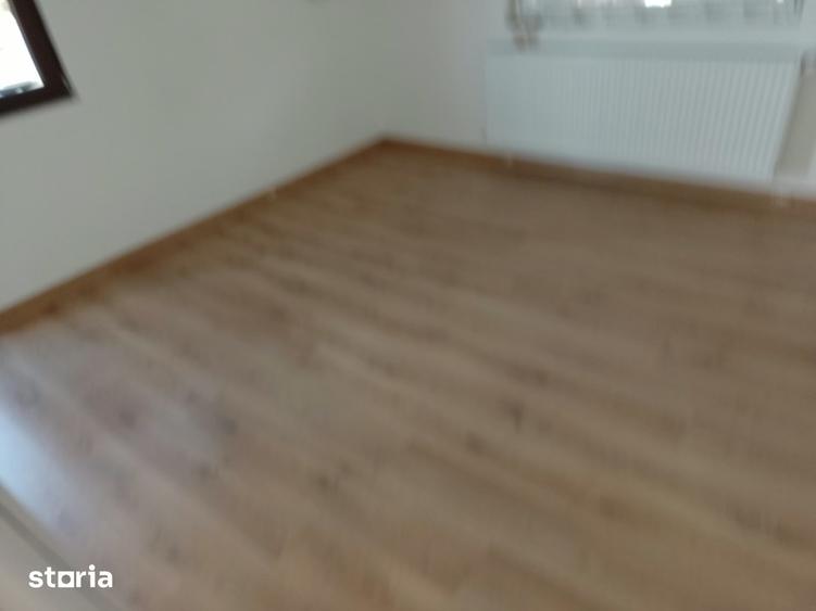 Casă cu 4 camere cu Teren 150 Mp în Vitan