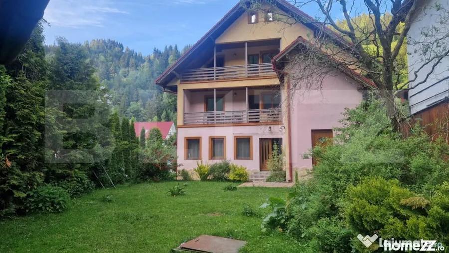 Casă cu 12 camere cu Teren 4780 Mp în Moieciu