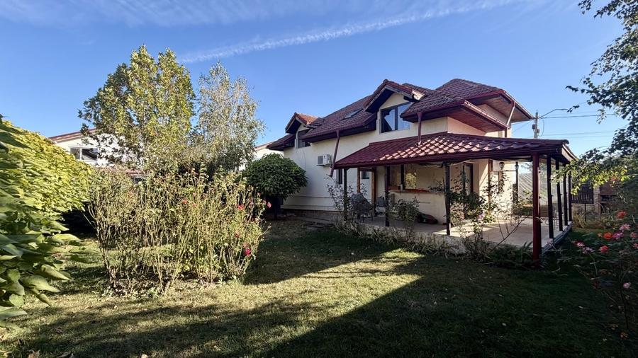 Casă individuală cu 6 camere cu Teren 535 Mp în Tunari