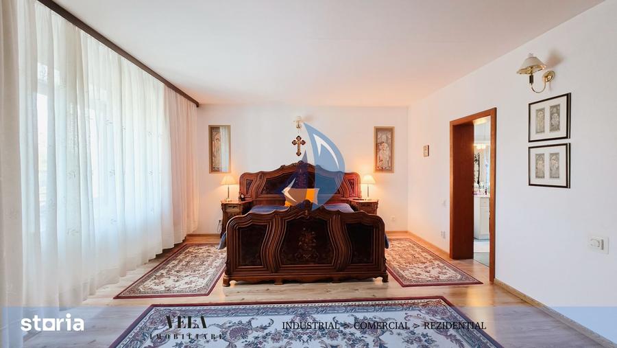 Casă cu 7 camere cu Teren 1259 Mp în Central