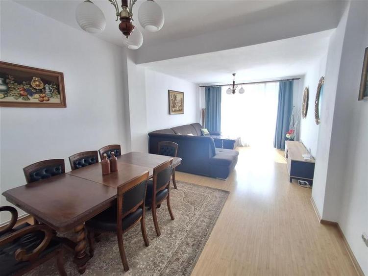 Apartament cu 4 camere decomandat în Hipodrom 3