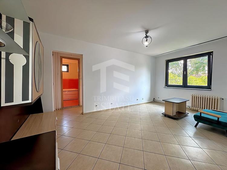 Apartament cu 3 camere semidecomandat în P-ța Gorjului