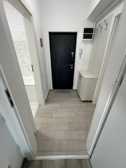 Apartament cu 2 camere semidecomandat, mobilat în Central
