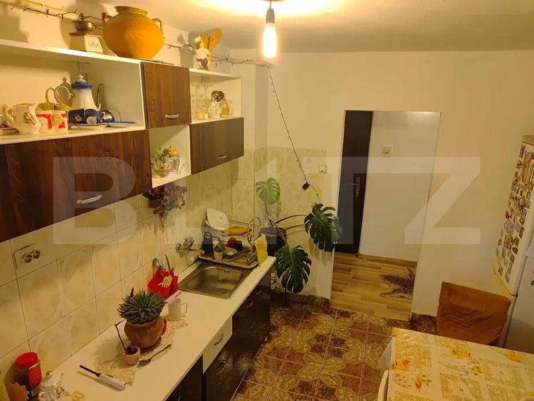 Apartament cu 5 camere decomandat, mobilat în Tractorul