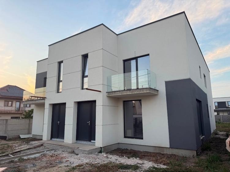 Duplex cu 3 camere cu Canalizare în Dumbrăvița