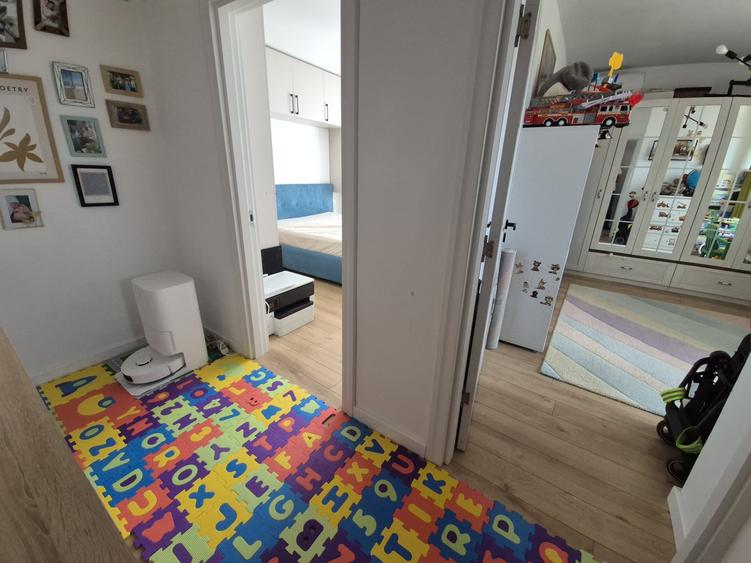 Apartament cu 3 camere semidecomandat, mobilat în Florești