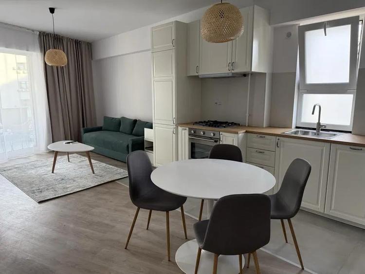 Apartament cu 2 camere semidecomandat, mobilat în Virtuții