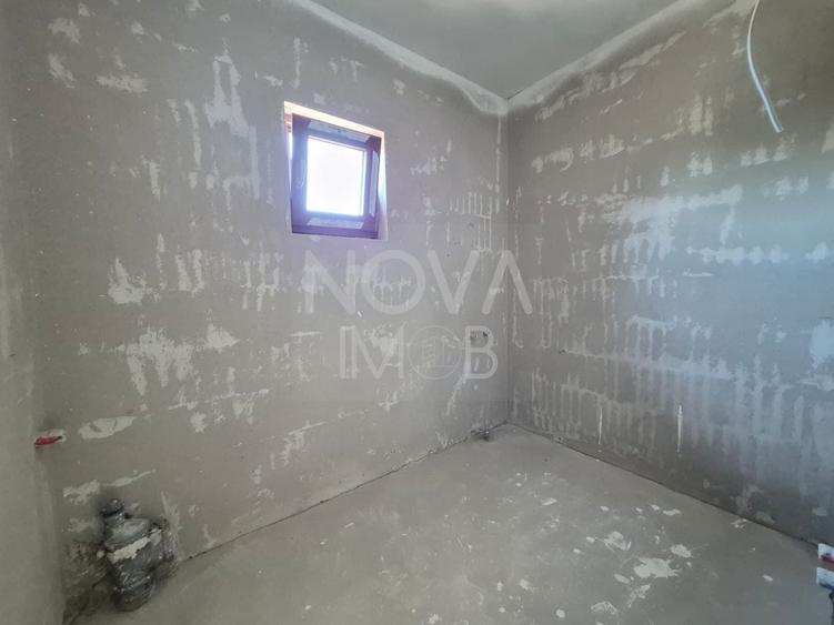Duplex cu 4 camere cu Canalizare în Șura Mică