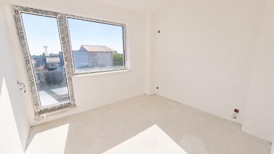 Apartament cu 3 camere decomandat în 1 Mai