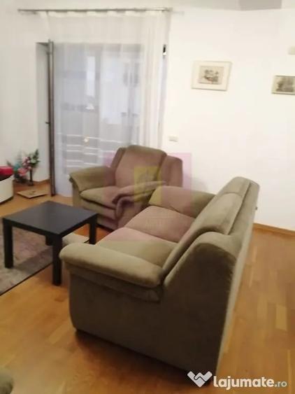 Apartament cu 3 camere semidecomandat în Central
