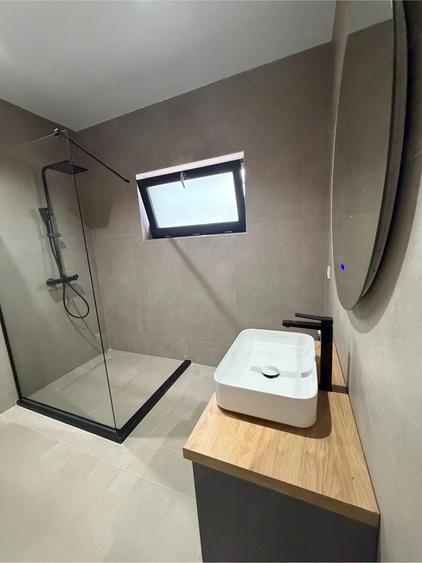 Apartament cu 3 camere decomandat în Malu Mare