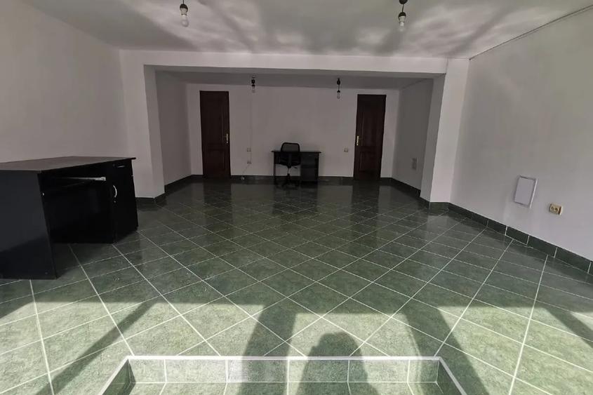 Spațiu comercial, de 40 mp, în Central