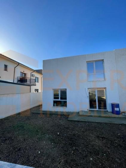 Duplex cu 4 camere cu Canalizare în Mamaia-Sat