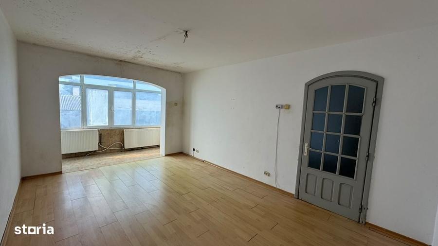 Apartament cu 3 camere decomandat în Alecu Russo