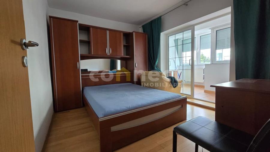 Apartament cu 4 camere decomandat, mobilat în Central