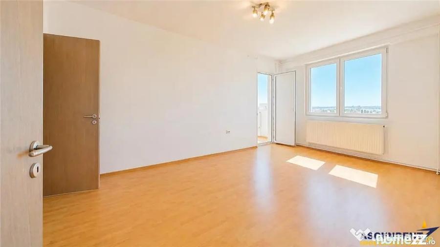 Apartament cu 3 camere semidecomandat în Vlahuță