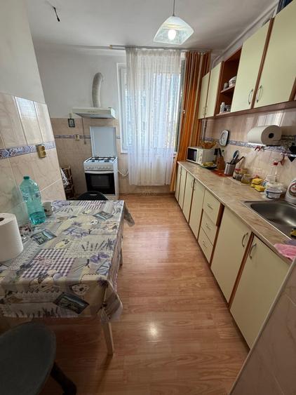 Apartament cu 3 camere decomandat, mobilat în Drumul Taberei
