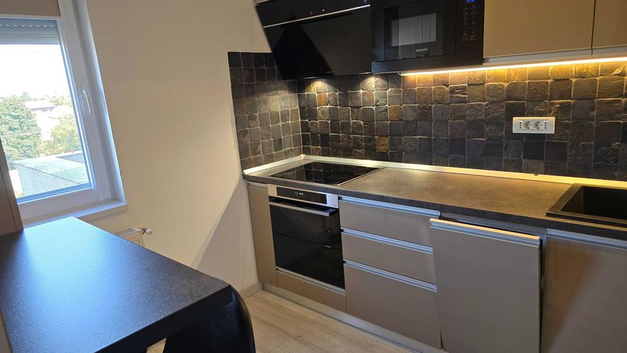 Apartament cu 4 camere decomandat în Progresul