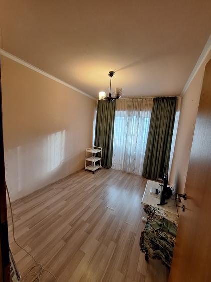 Apartament cu 3 camere decomandat în Colentina